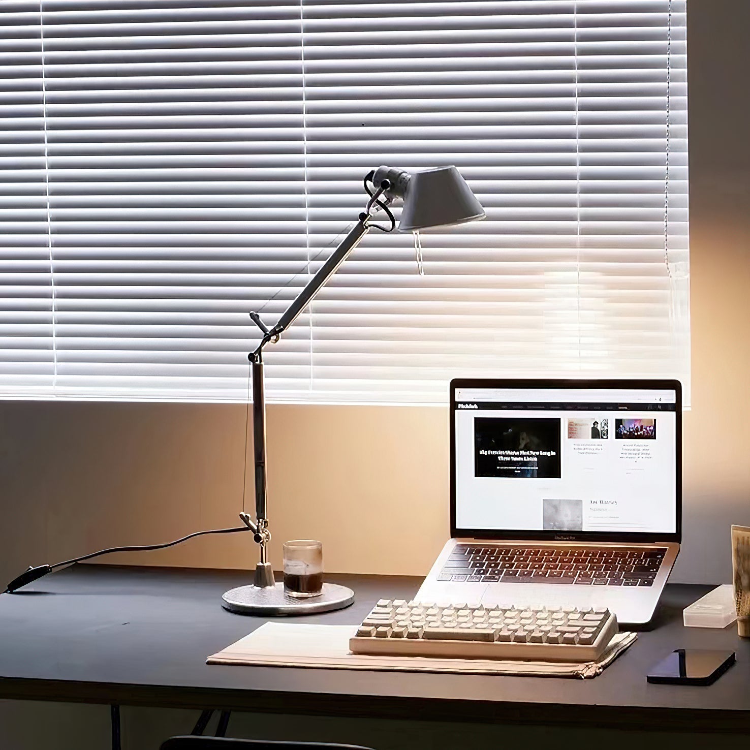 Lampe de table articulée Fibelisse