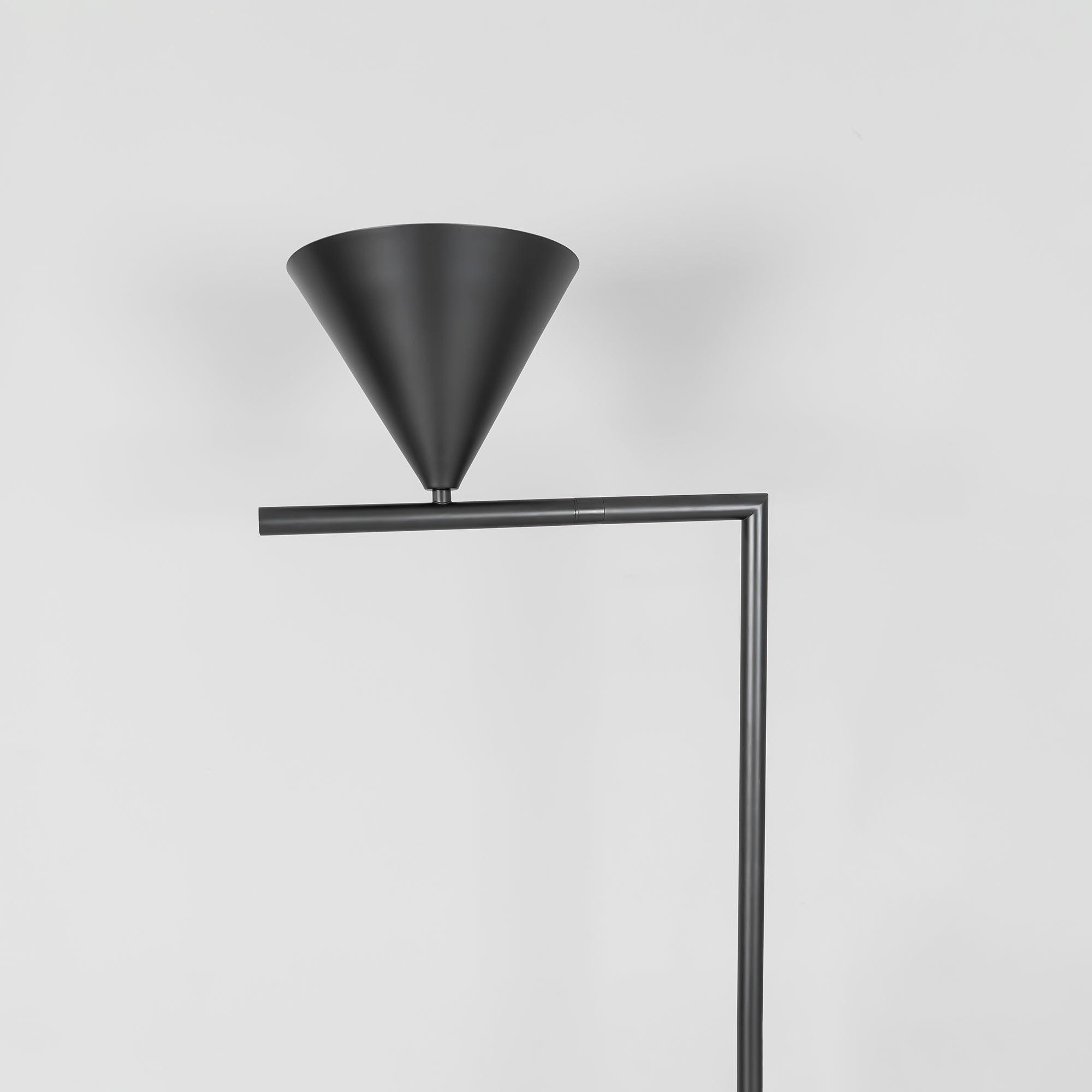 Lampadaire conique Celmirellea