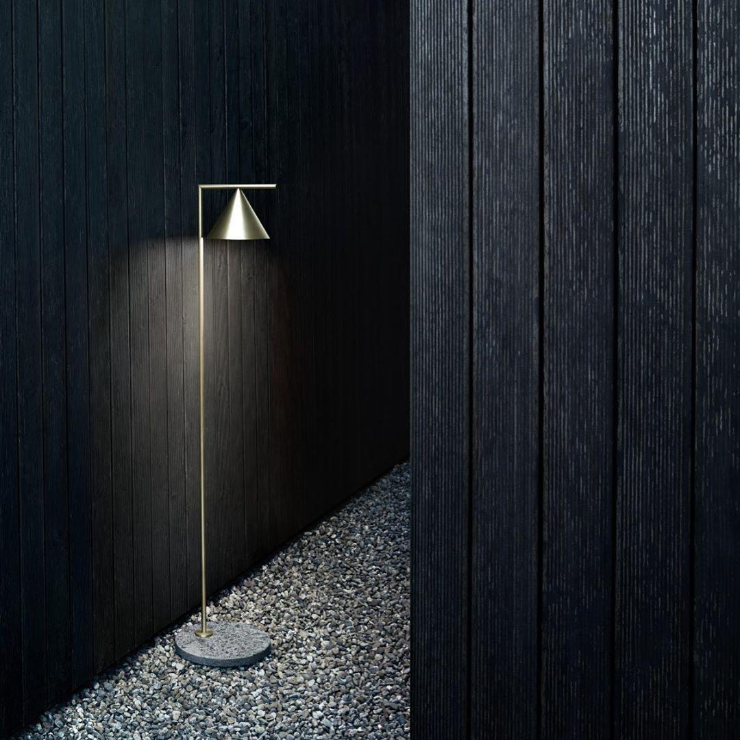 Lampadaire conique Celmirellea
