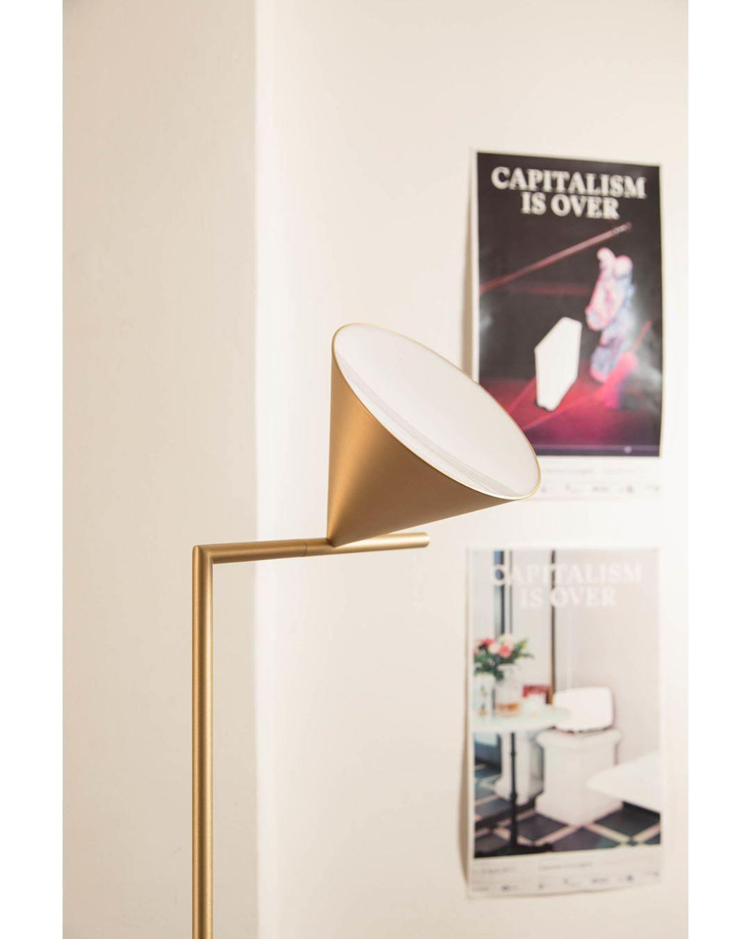 Lampadaire conique Celmirellea