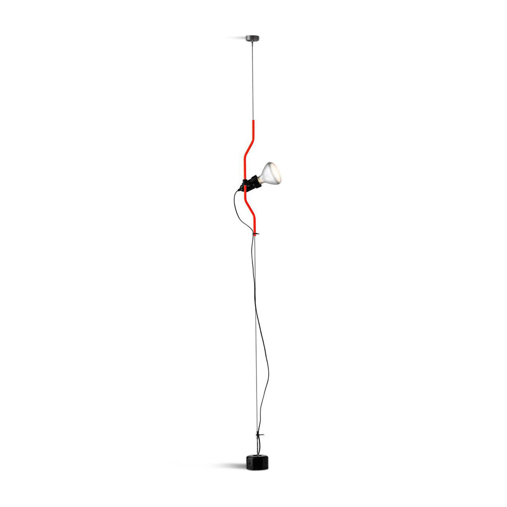 Lampe Emvionacq allant du sol au plafond