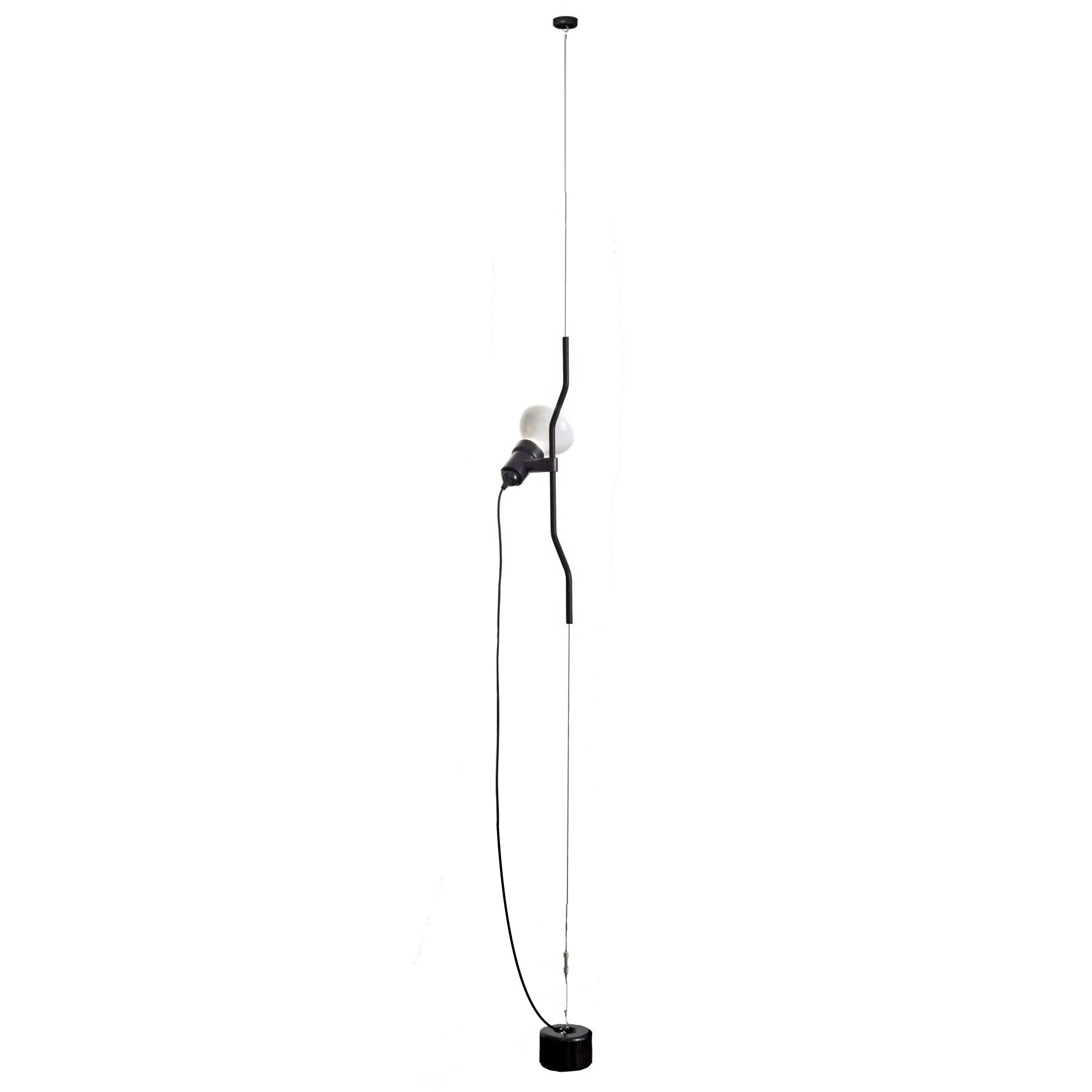 Lampe Emvionacq allant du sol au plafond