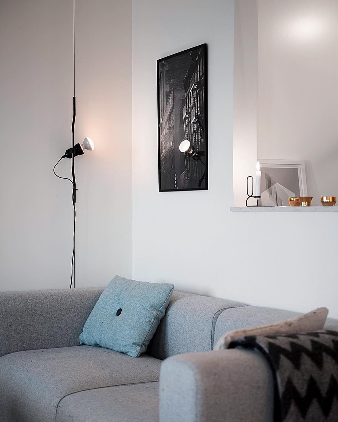 Lampe Emvionacq allant du sol au plafond