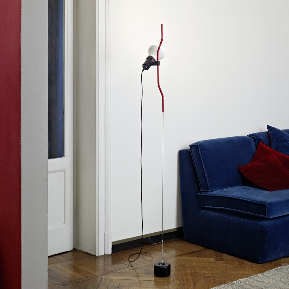 Lampe Emvionacq allant du sol au plafond