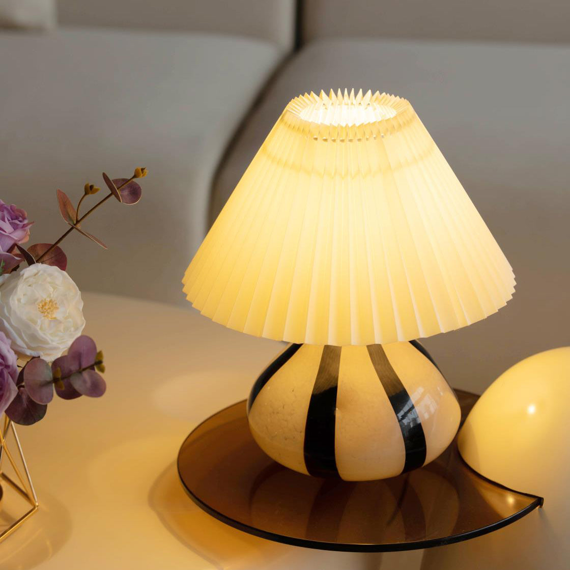 Lampe de table plissée Melrieno