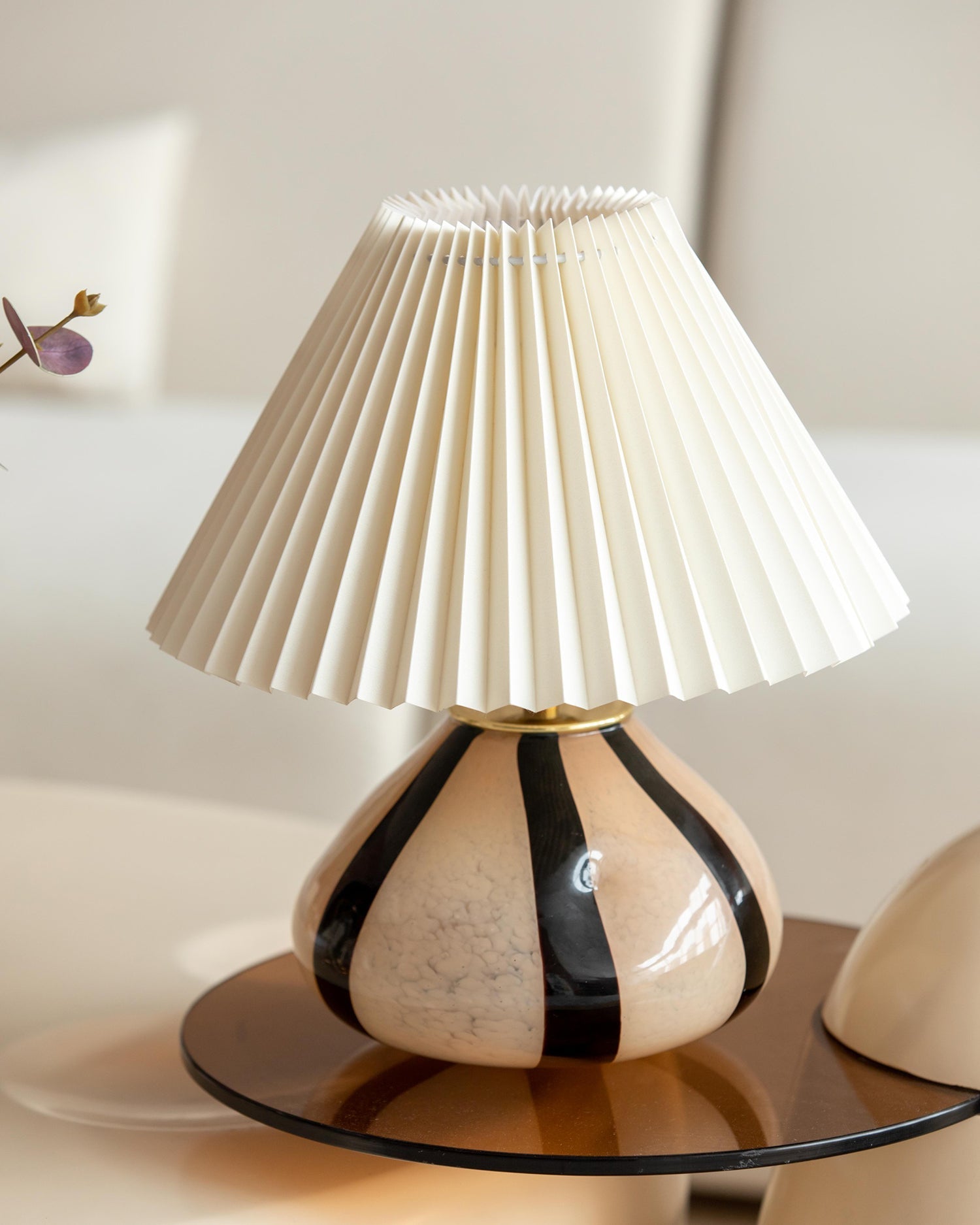 Lampe de table plissée Melrieno