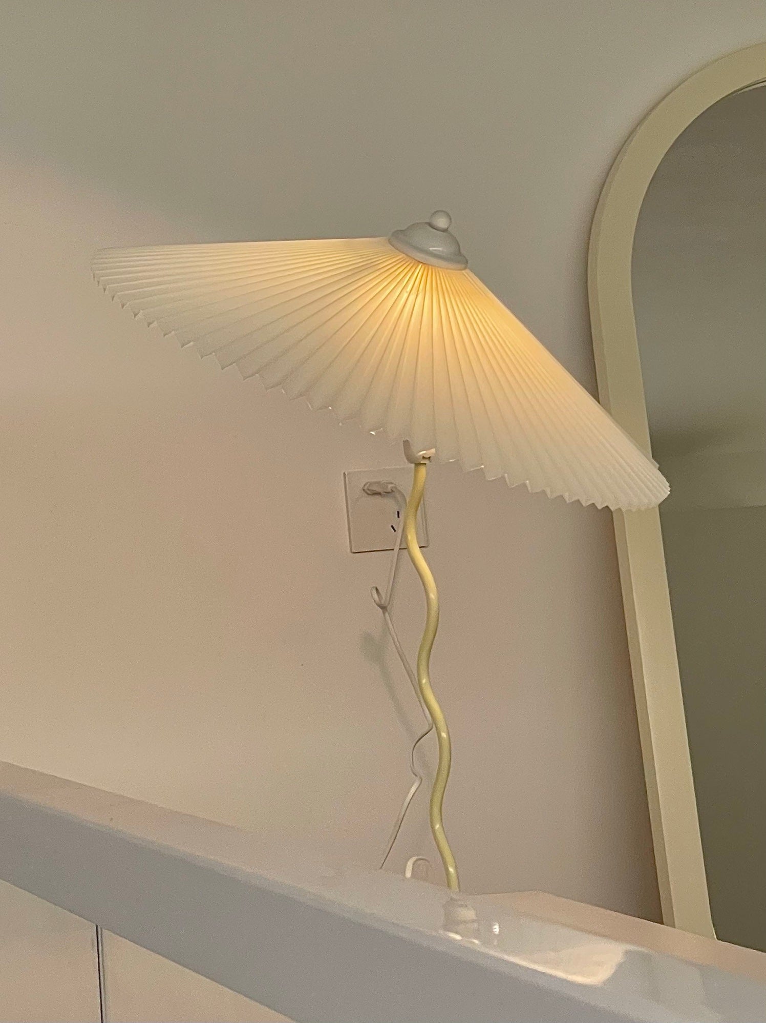 Lampe de table ondulée Toraris