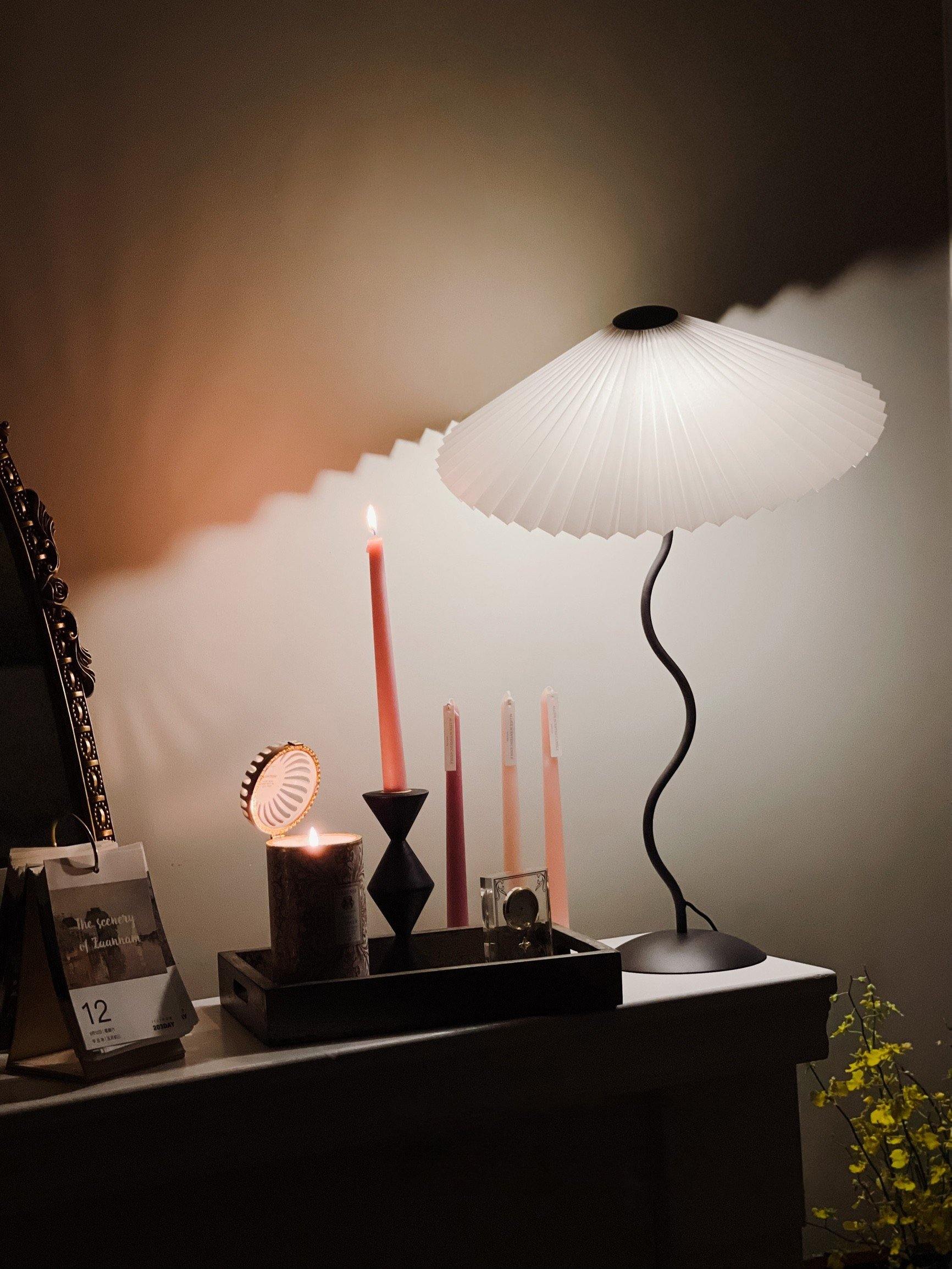 Lampe de table ondulée Toraris