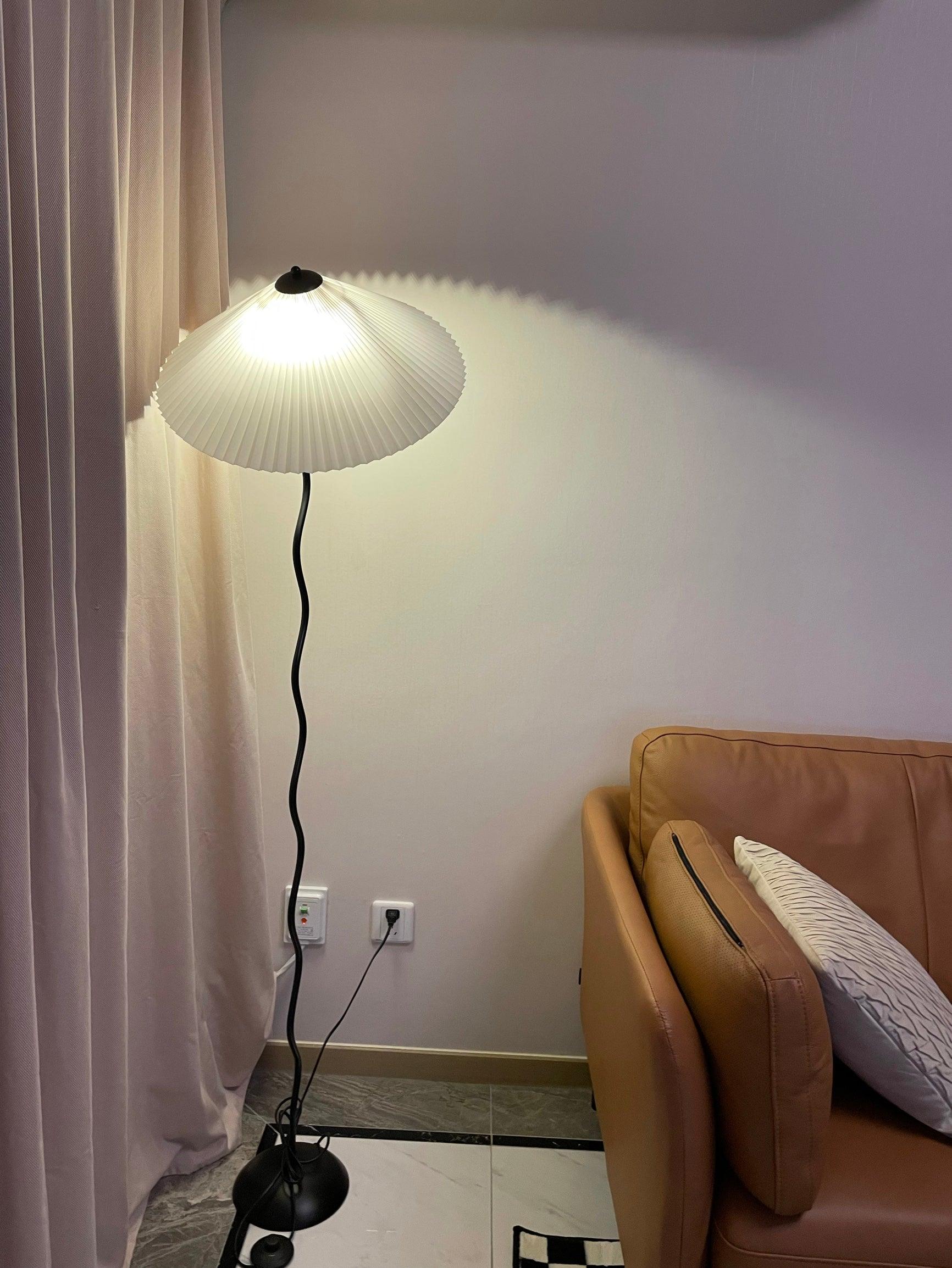 Lampadaire ondulé Semirélle