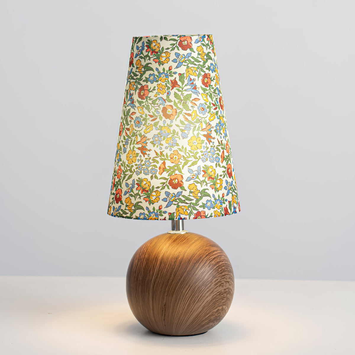 Lampe de table florale Arronvia