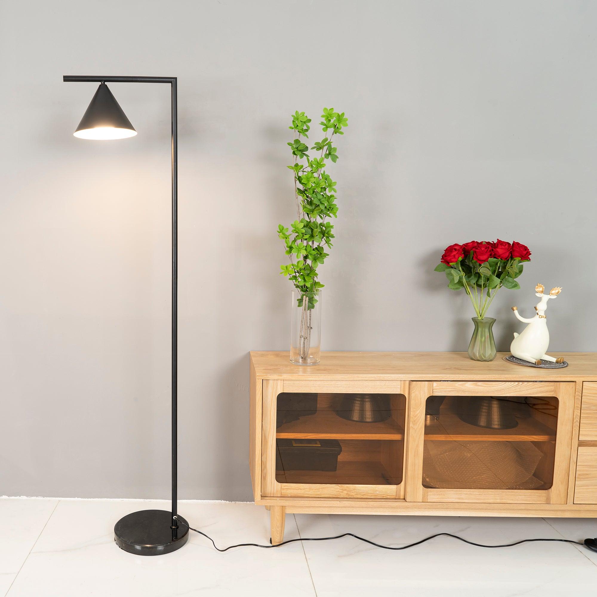 Lampadaire conique Celmirellea