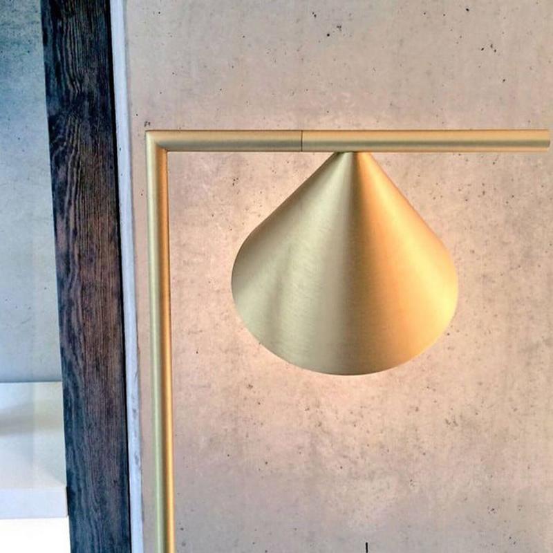 Lampadaire conique Celmirellea