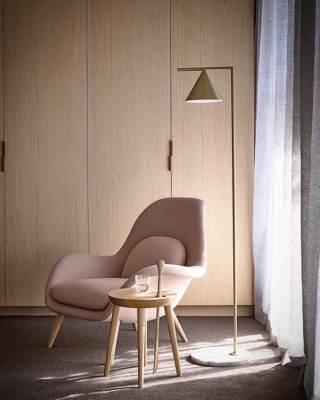 Lampadaire conique Celmirellea