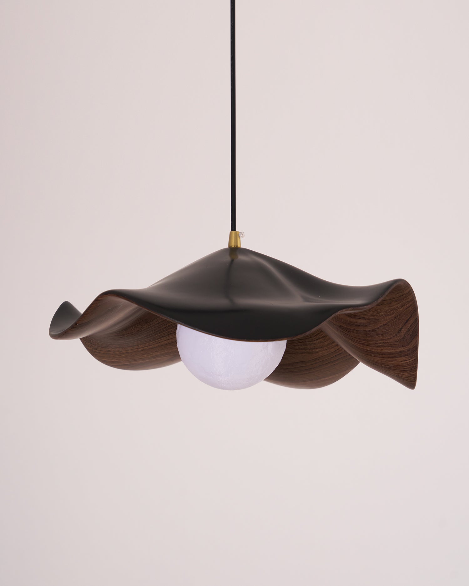 Suspension feuille Pelinion