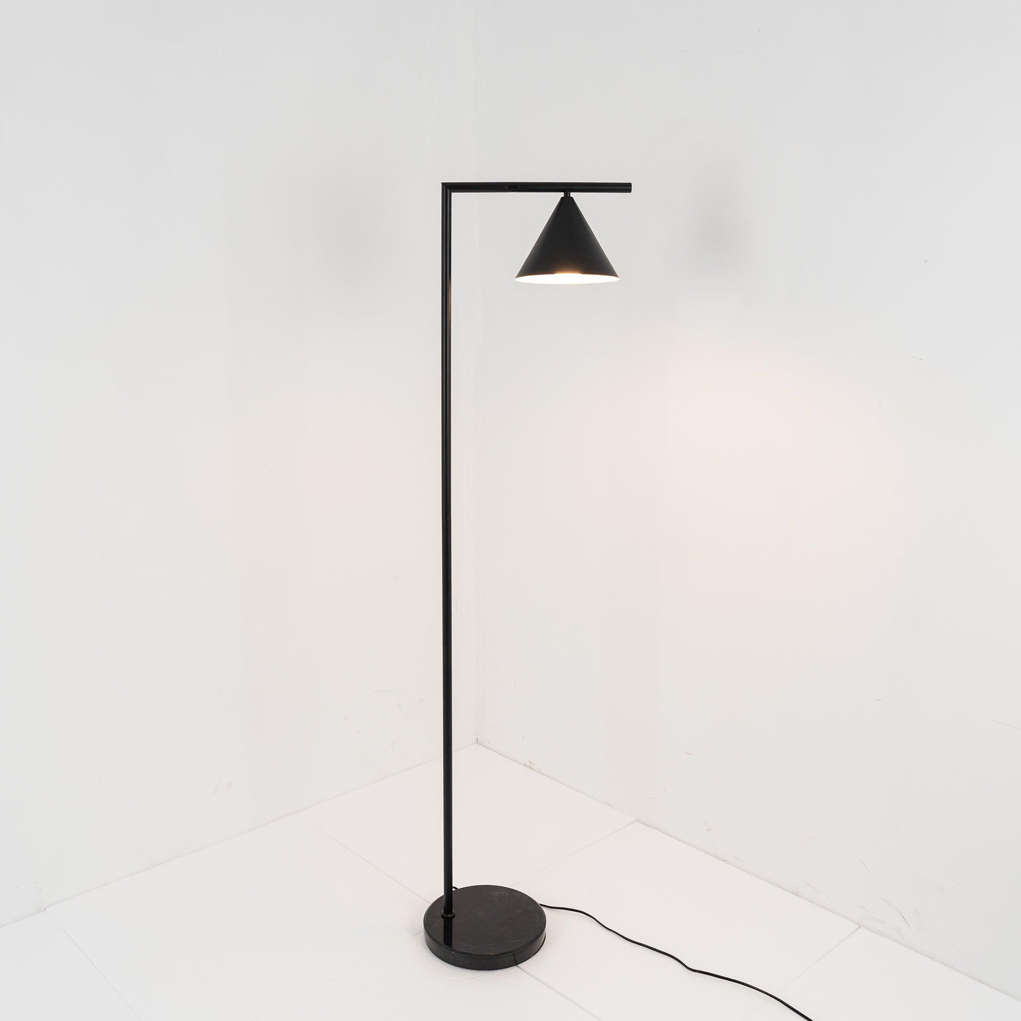 Lampadaire conique Celmirellea