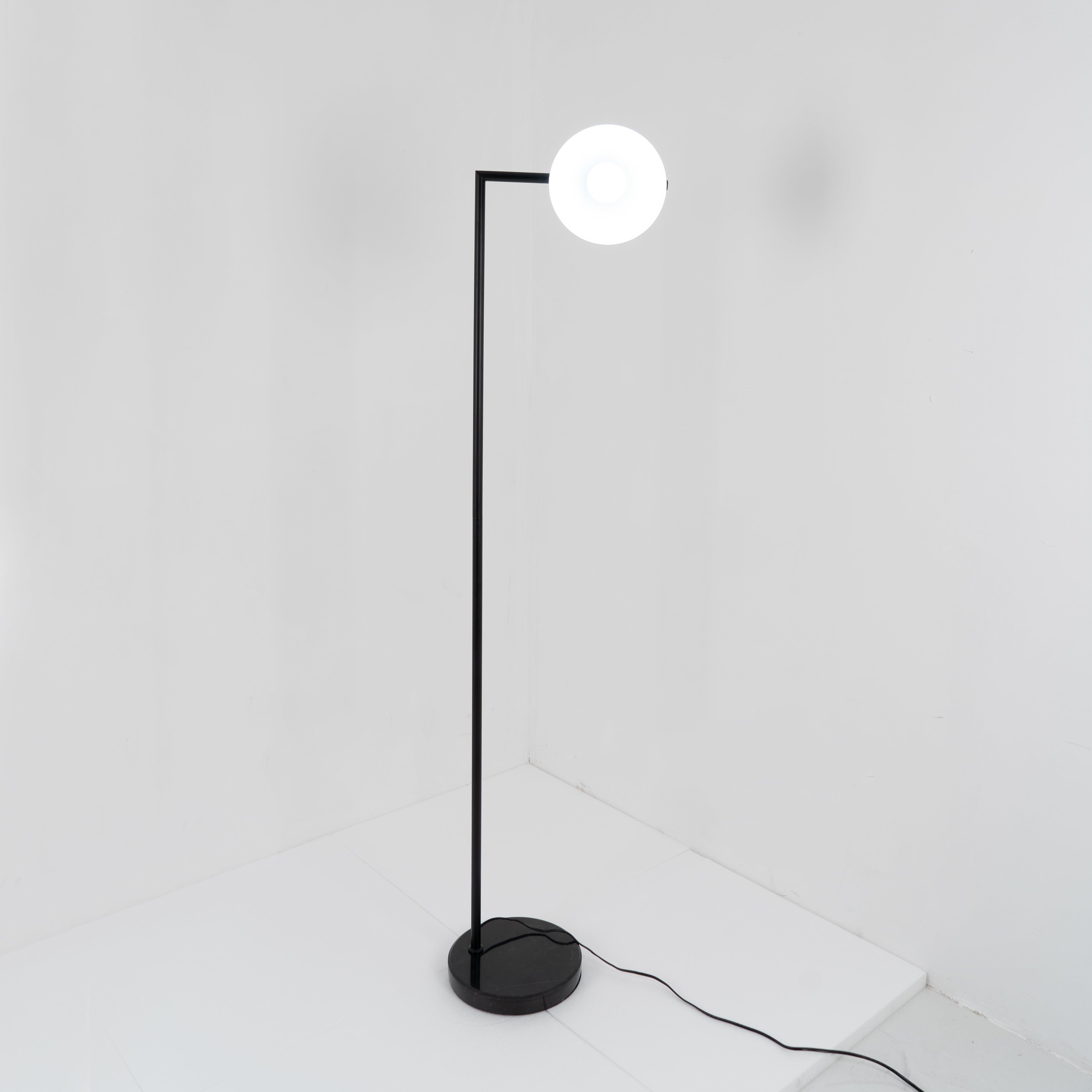Lampadaire conique Celmirellea
