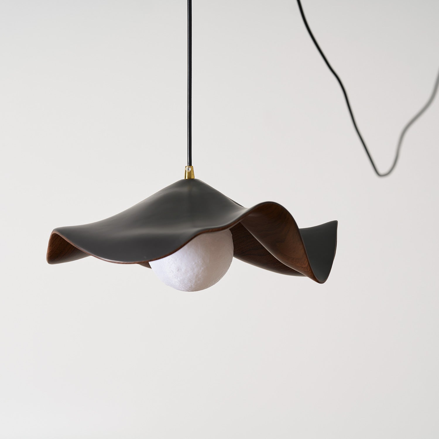 Suspension feuille Pelinion