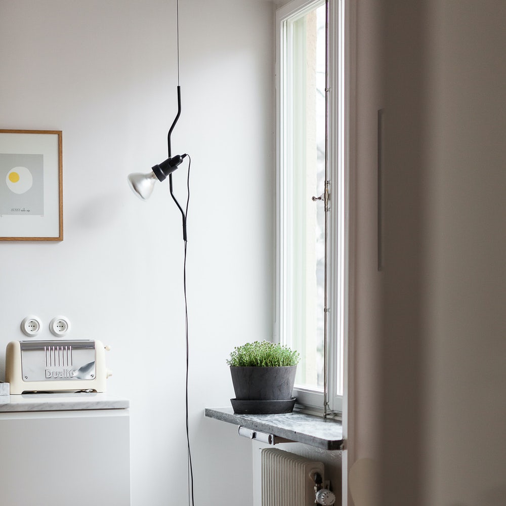 Lampe Emvionacq allant du sol au plafond
