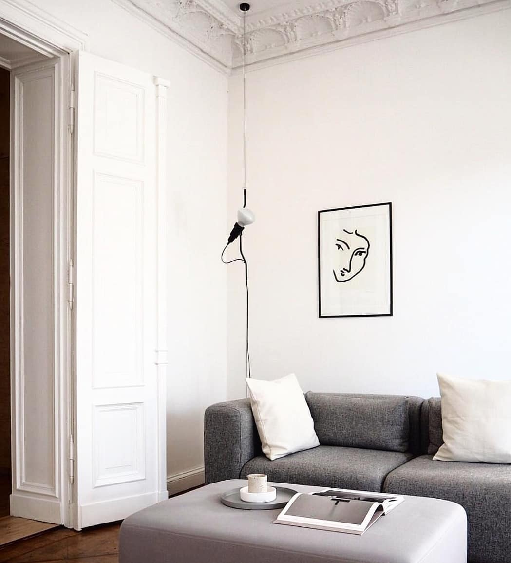 Lampe Emvionacq allant du sol au plafond