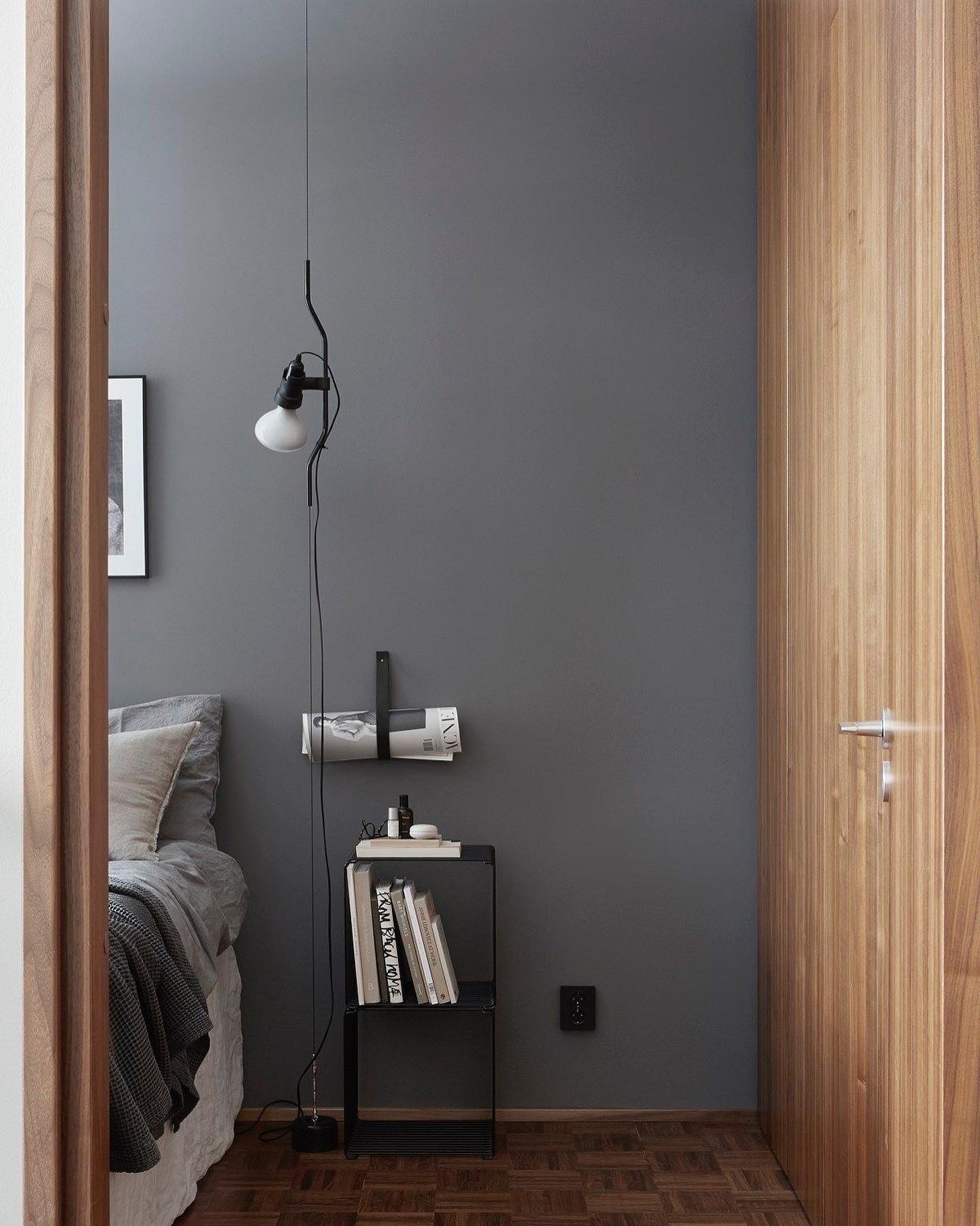 Lampe Emvionacq allant du sol au plafond