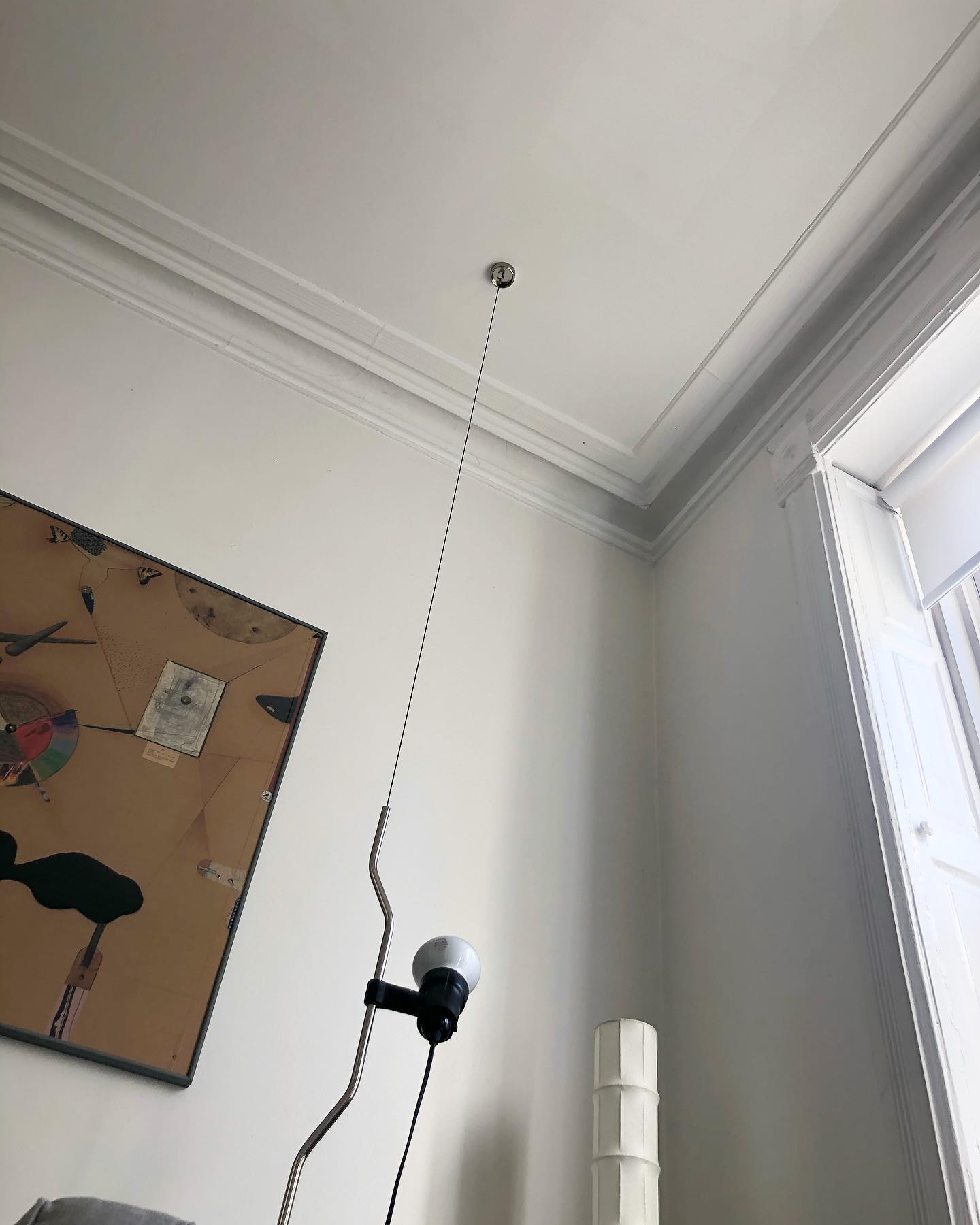 Lampe Emvionacq allant du sol au plafond