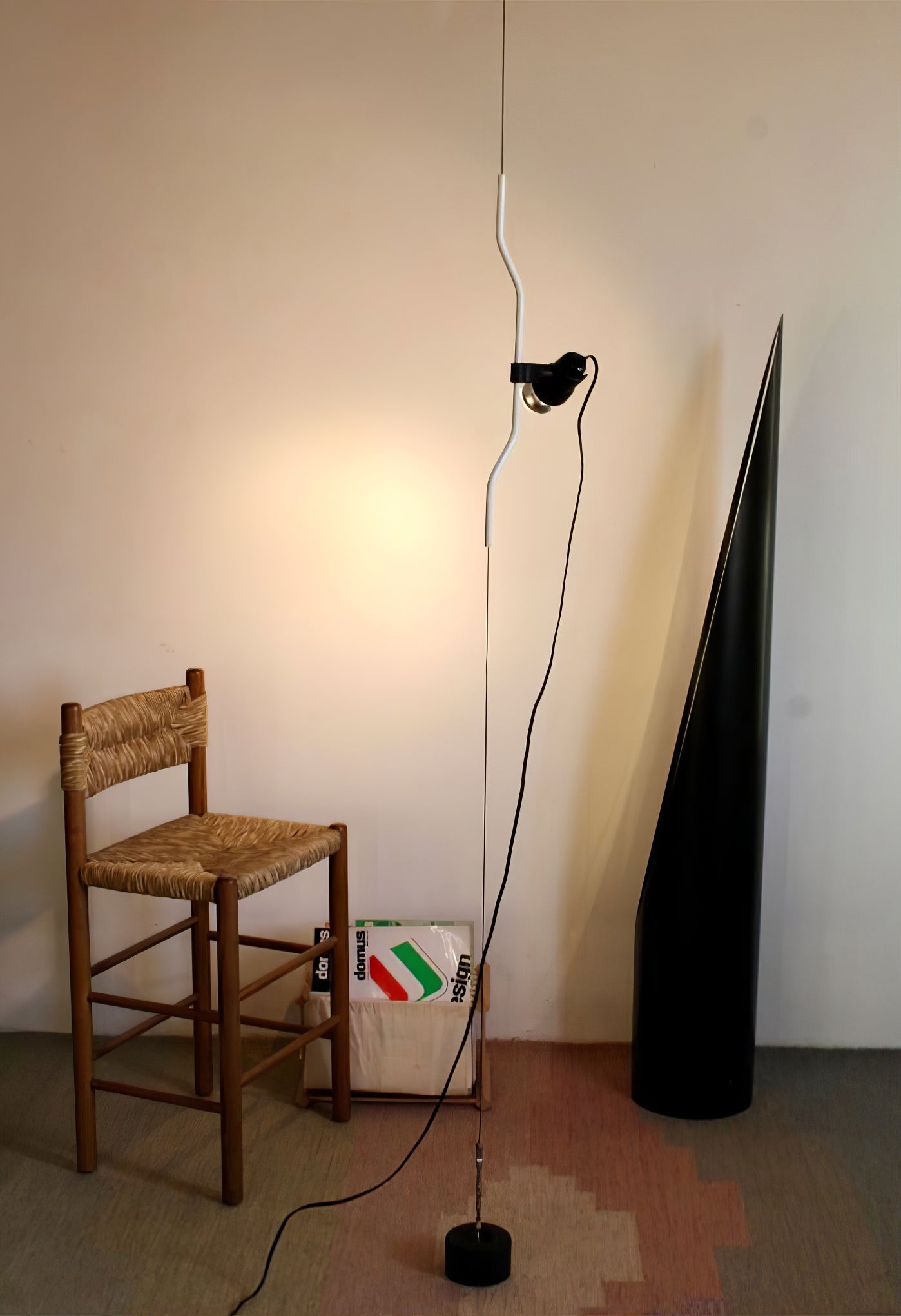 Lampe Emvionacq allant du sol au plafond