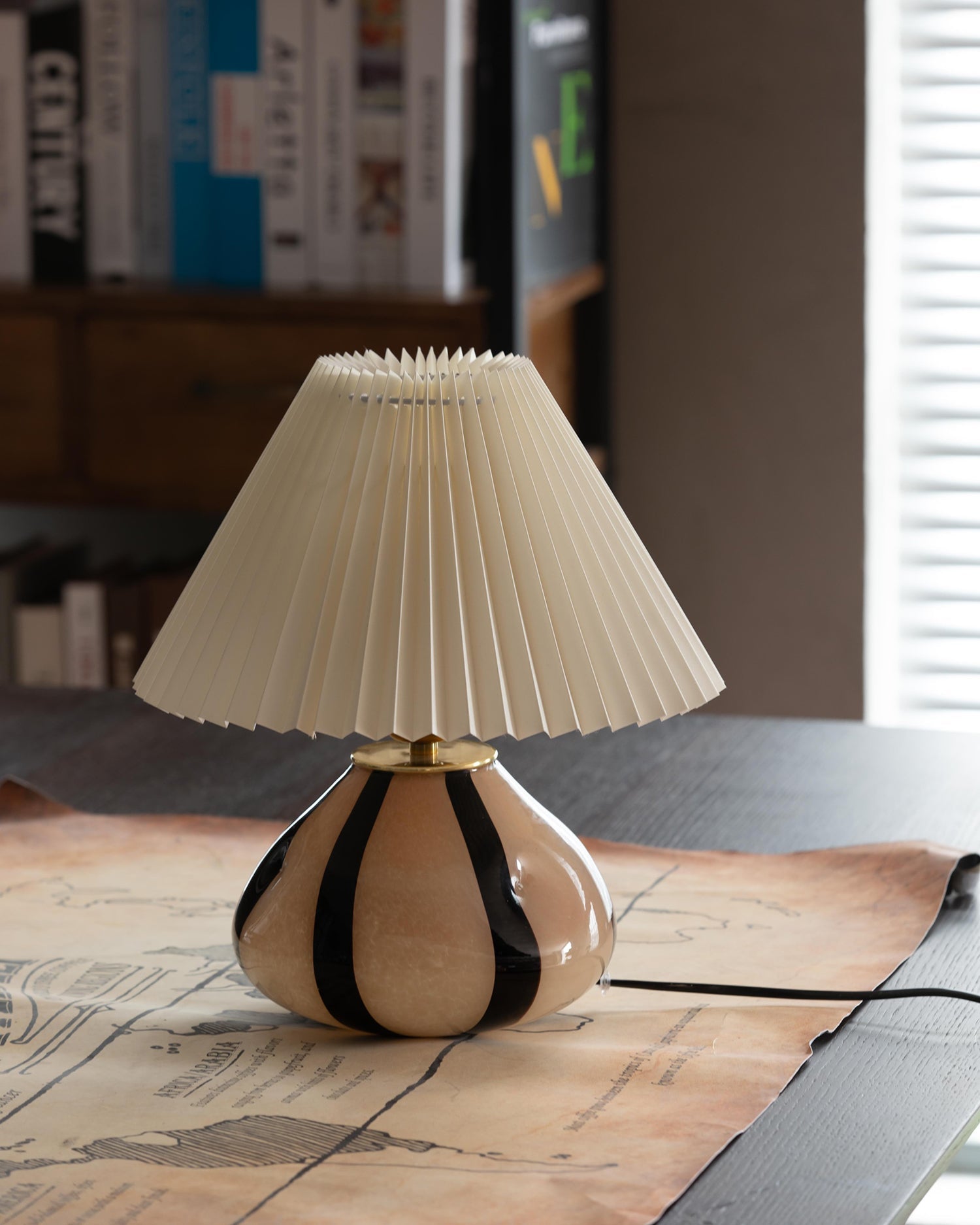 Lampe de table plissée Melrieno