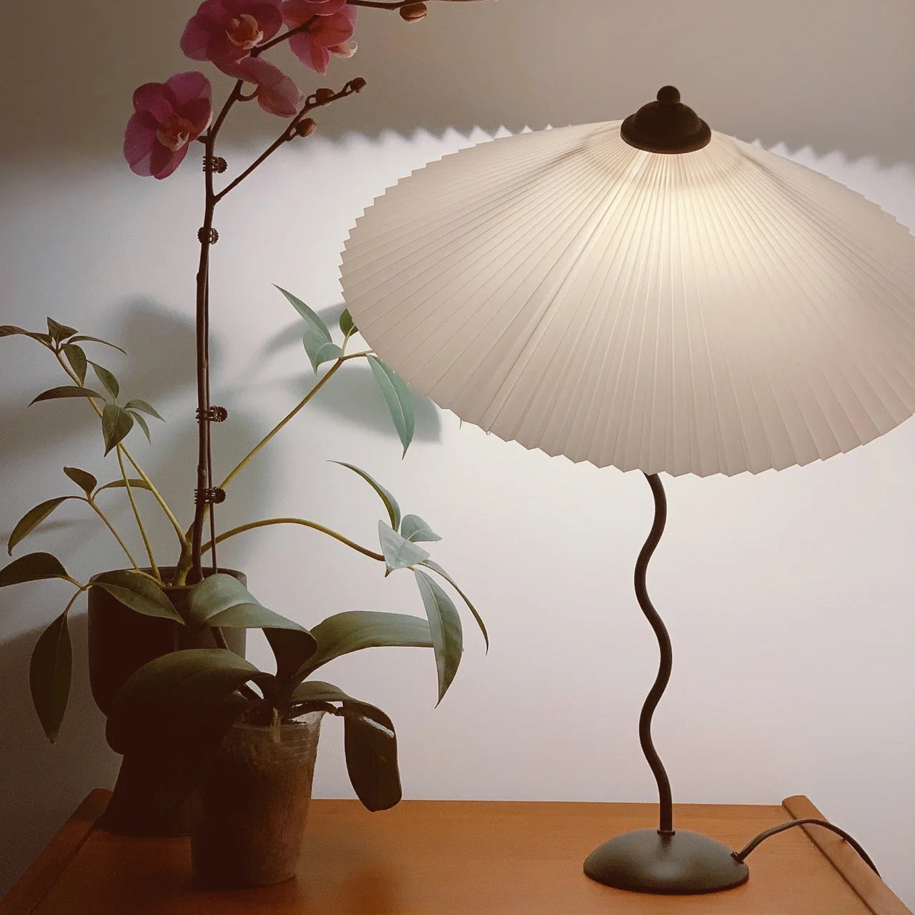 Lampe de table ondulée Toraris