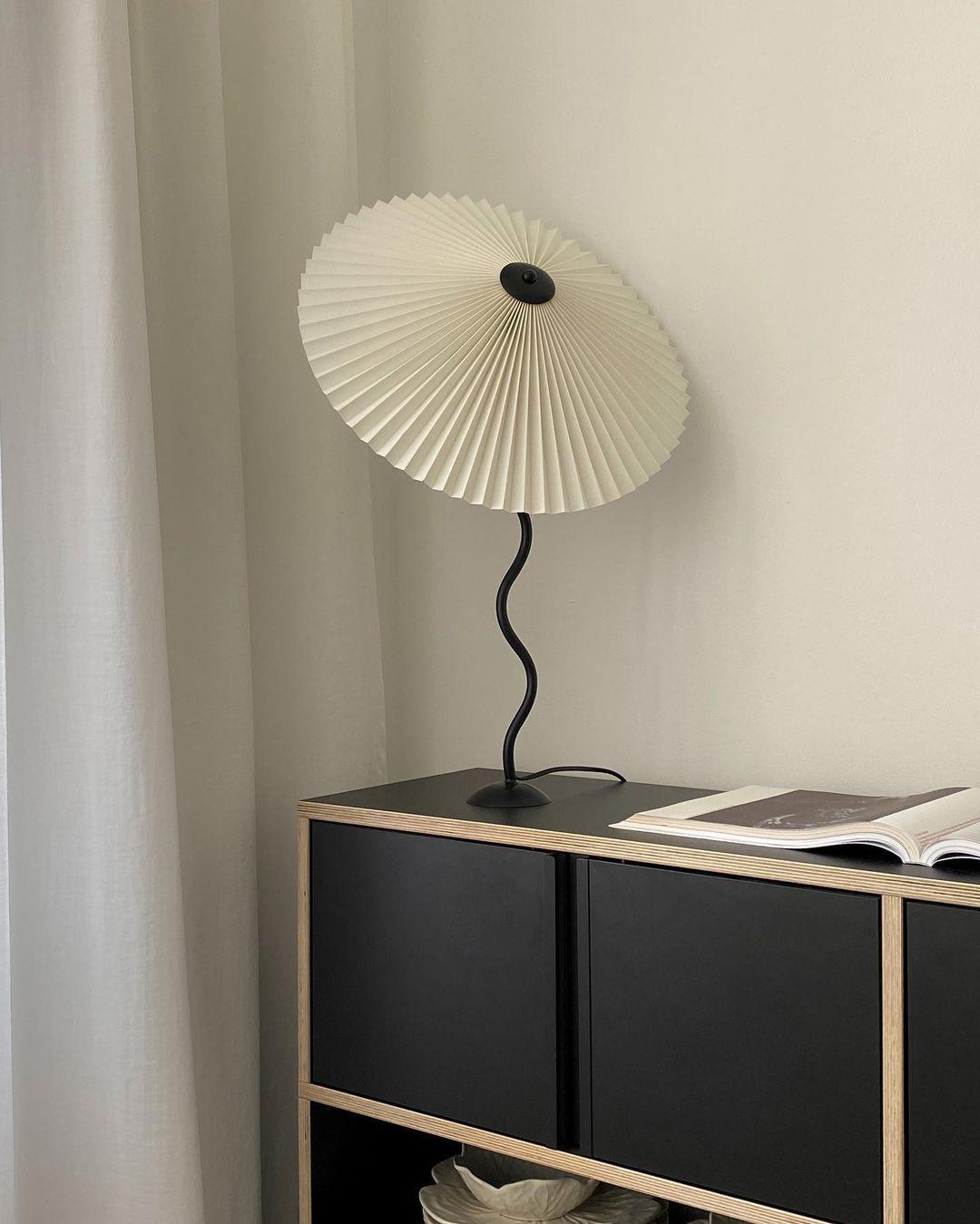 Lampe de table ondulée Toraris