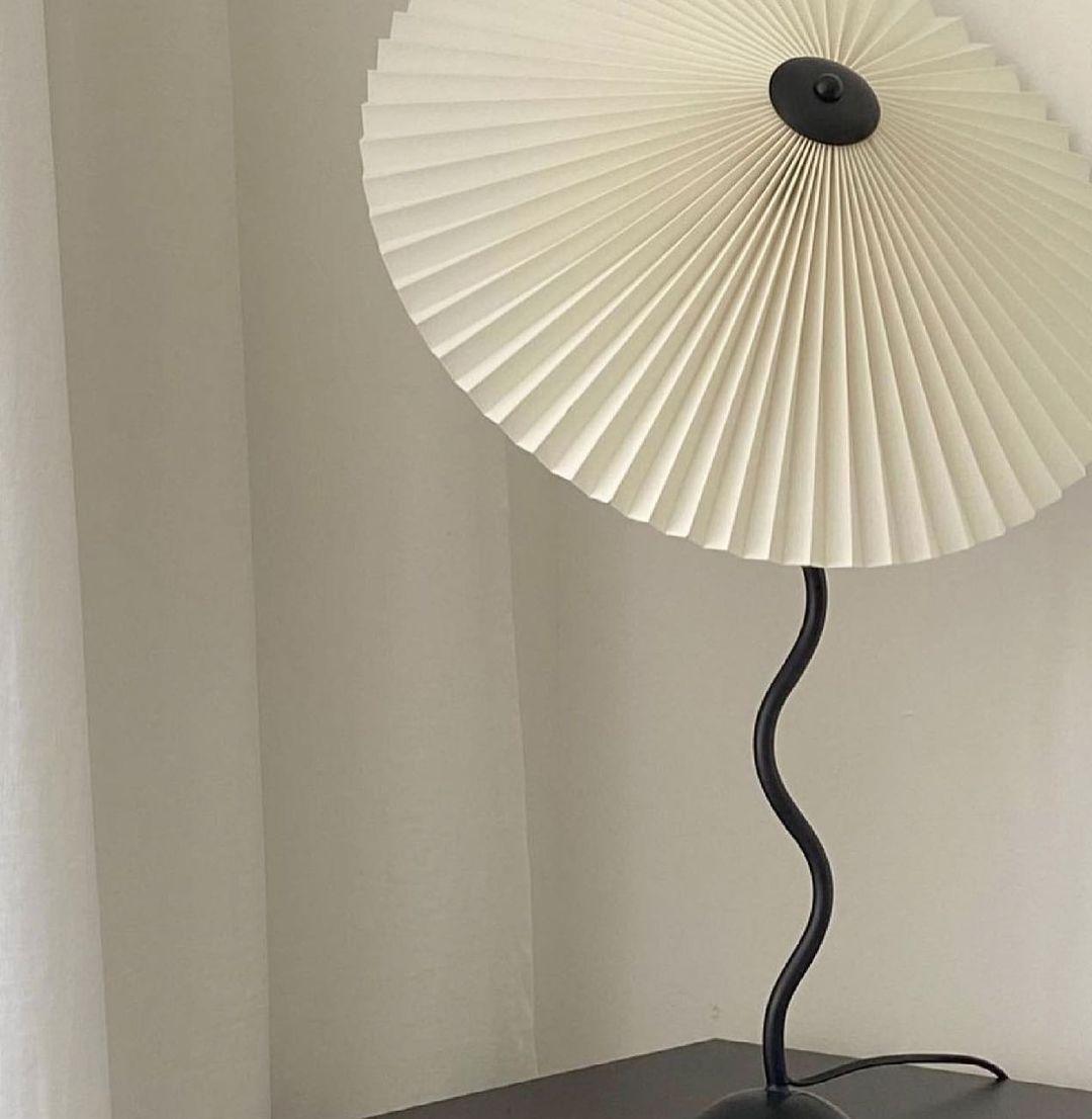 Lampe de table ondulée Toraris
