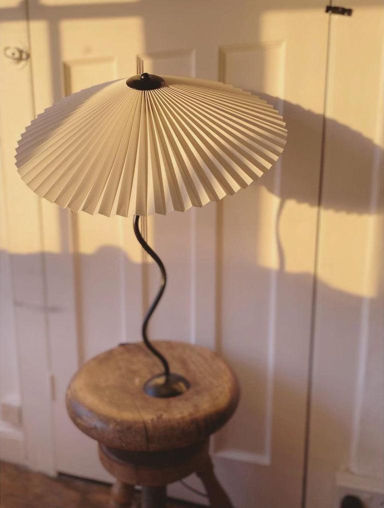 Lampe de table ondulée Toraris