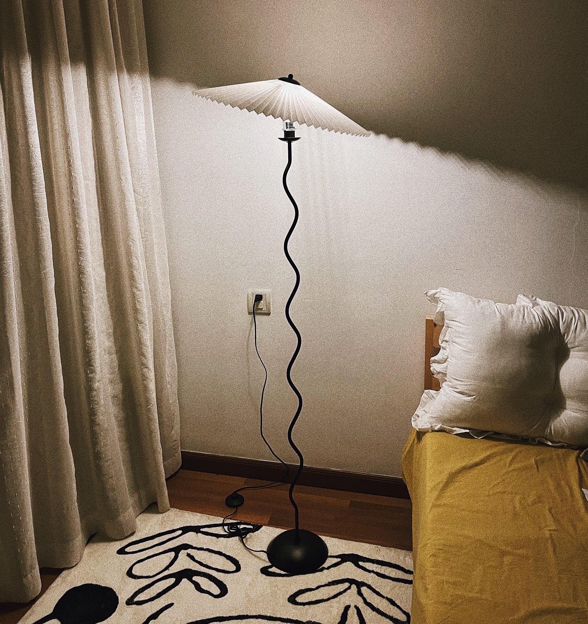 Lampadaire ondulé Semirélle