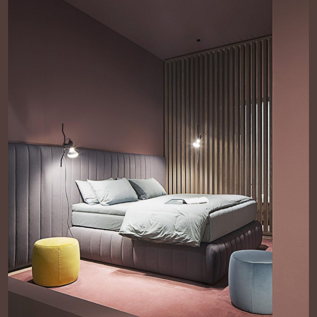 Lampe Emvionacq allant du sol au plafond